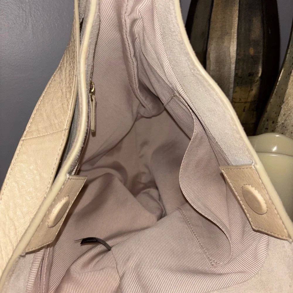 Elegant Cream Suede Tote Bag - Picture 4 of 10